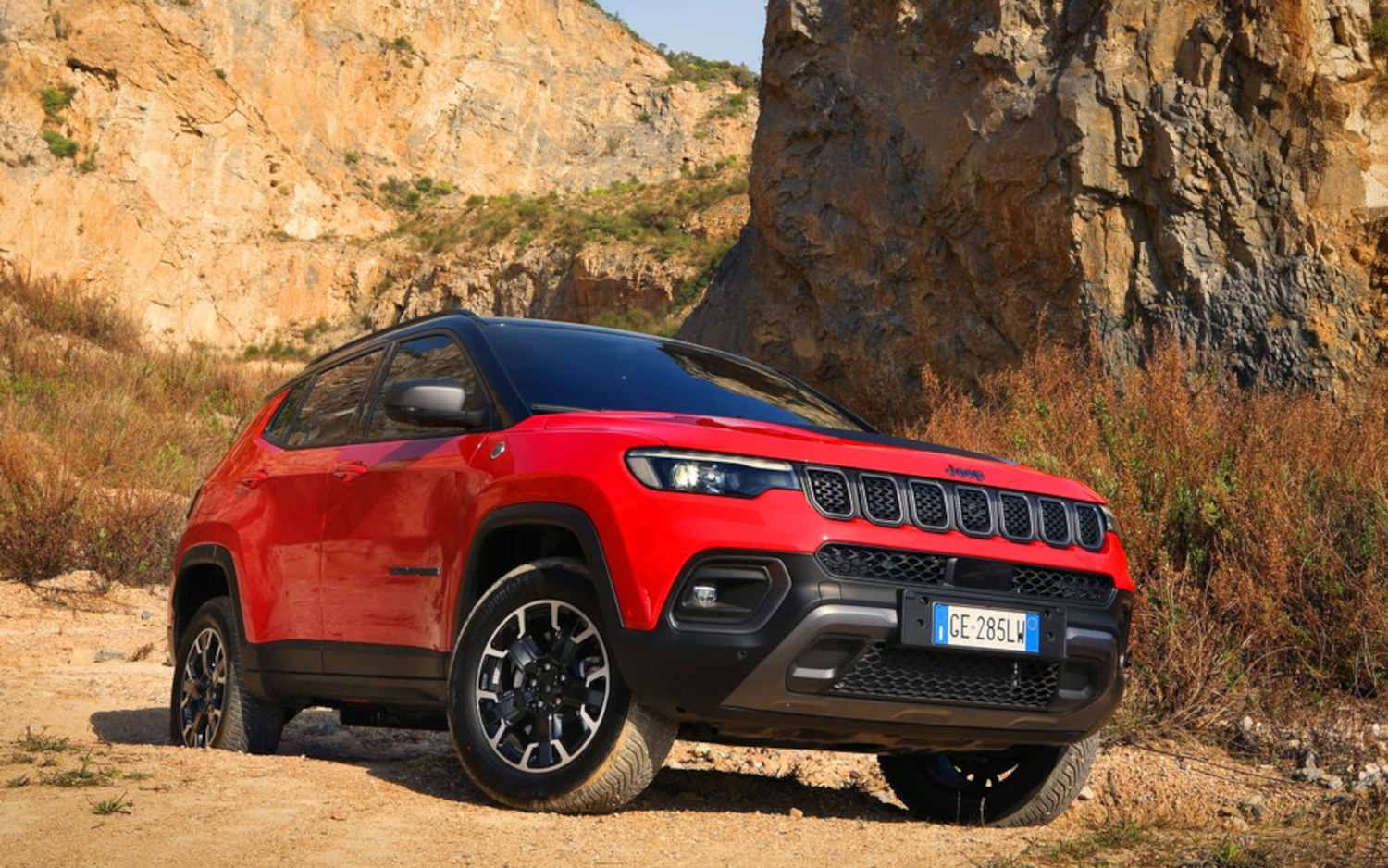 Comparison Jeep Compass Trailhawk 4xe 2022 vs Ford Edge Titanium